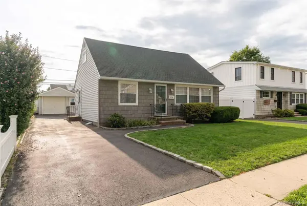 124 Wilfred BLVD, Hicksville, NY 11801