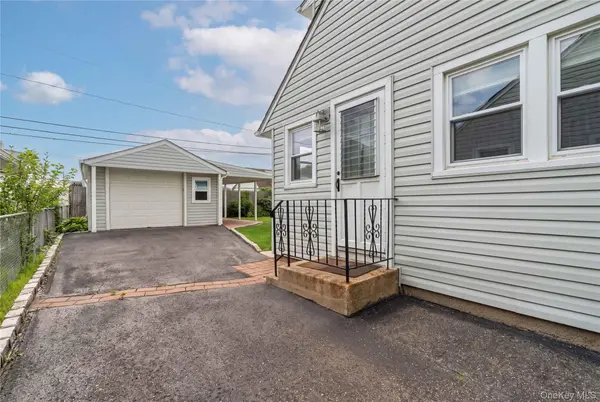 124 Wilfred BLVD, Hicksville, NY 11801