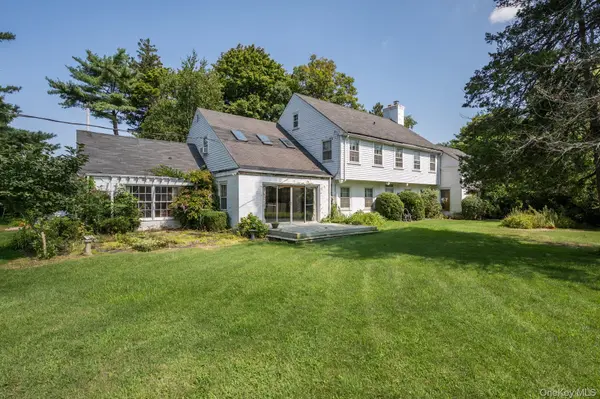 257 Adams LN, Hewlett Neck, NY 11557