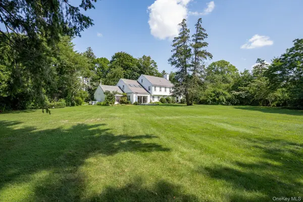 257 Adams LN, Hewlett Neck, NY 11557