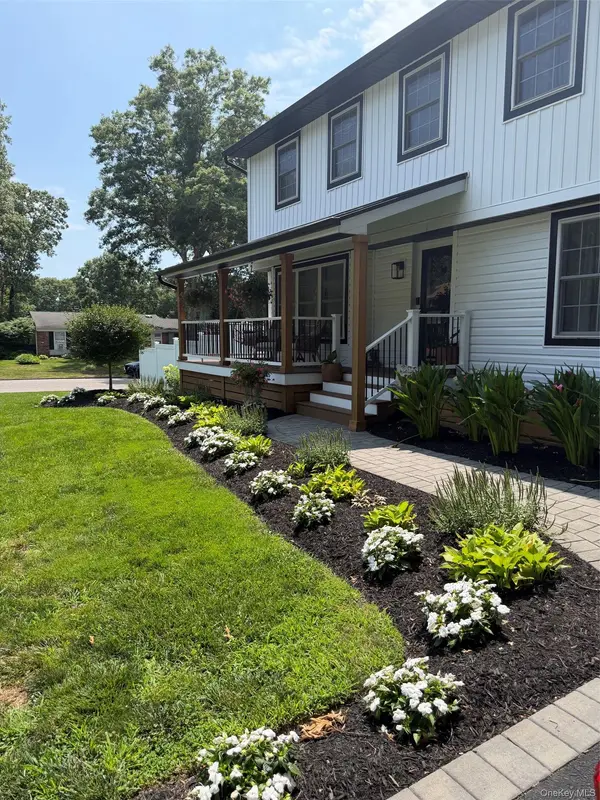 29 Rolling Hills DR, Ridge, NY 11961