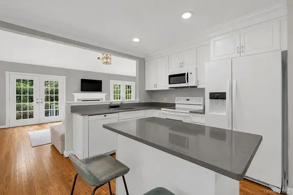 155 Little Fresh Pond RD, Southampton, NY 11968