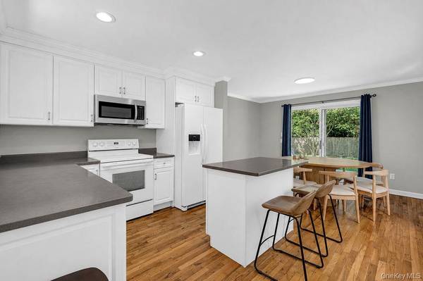 155 Little Fresh Pond RD, Southampton, NY 11968