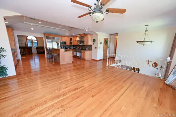 859 Maloon AVE, Franklin Square, NY 11010