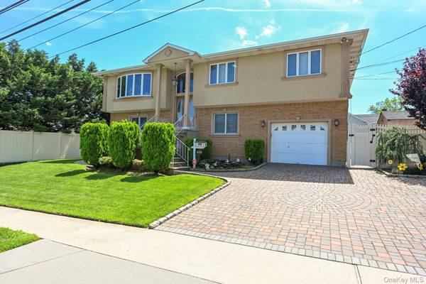 859 Maloon AVE, Franklin Square, NY 11010