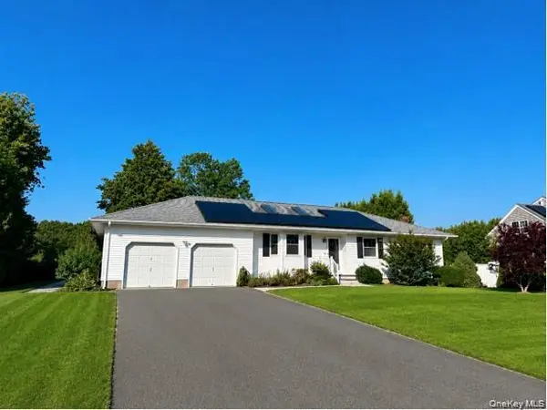 124 Donna DR, Baiting Hollow, NY 11933