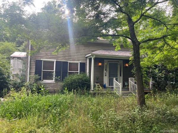 153 Kennel RD, Cuddebackville, NY 12729