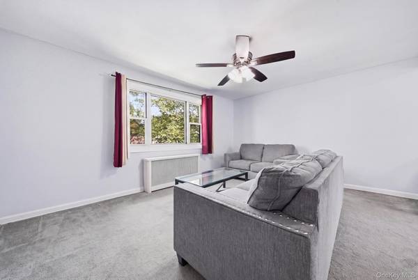 985 Fenwood DR #3, Valley Stream, NY 11580