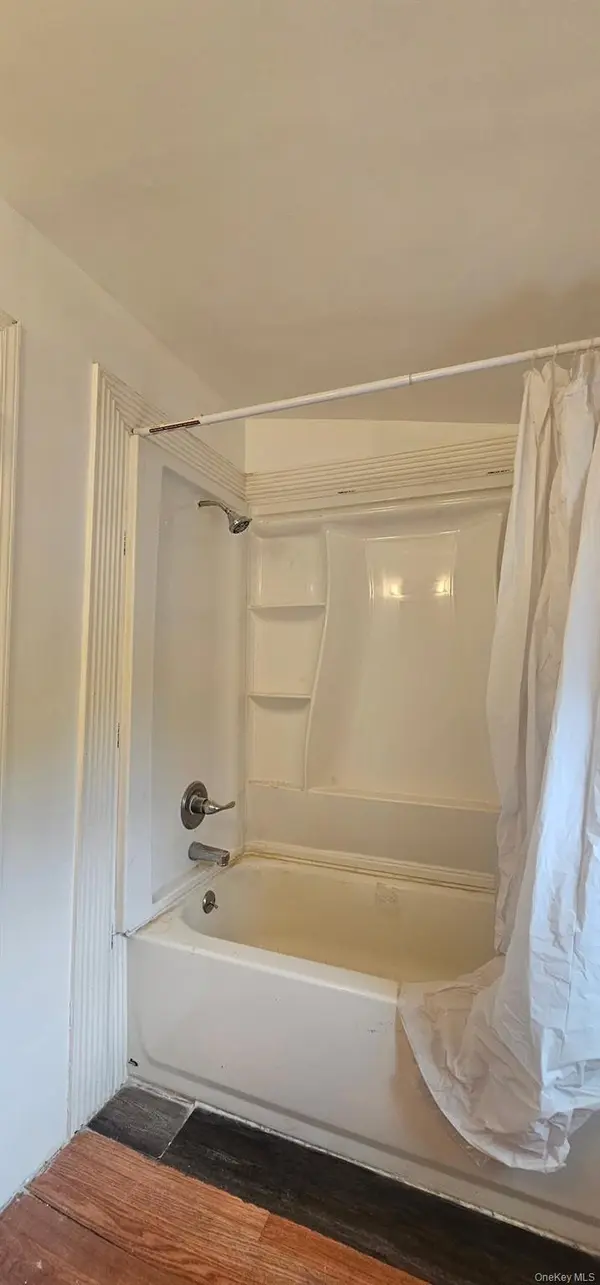 70 Washington AVE #3rd Floor Apt, Suffern, NY 10901