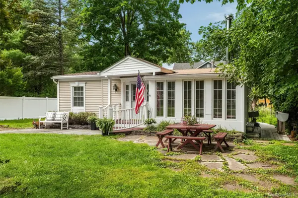 7 Locust DR, Greenwood Lake, NY 10925