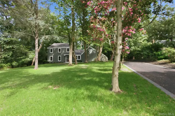 77 Westchester DR, Rocky Point, NY 11778