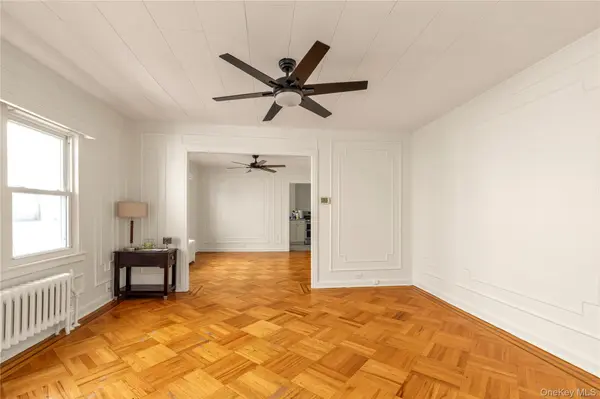 33-19 203rd ST, Bayside, NY 11361