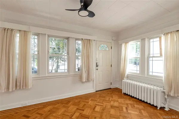 33-19 203rd ST, Bayside, NY 11361