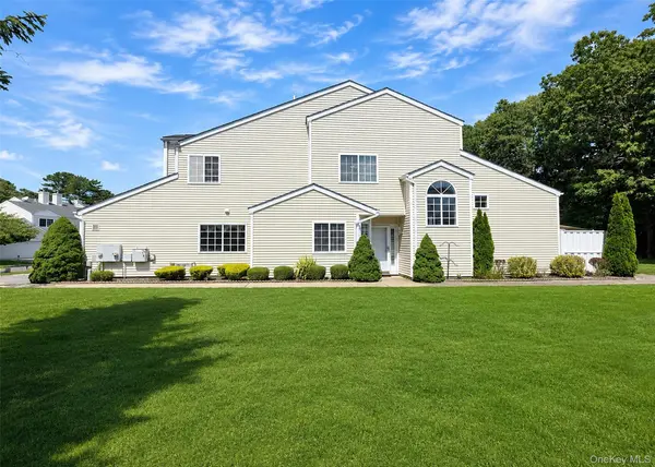 333 Prairie CT, Manorville, NY 11949