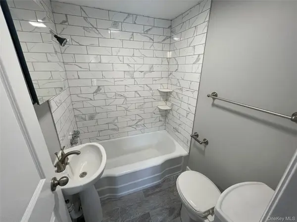 21 Collegeview AVE #21-4, Poughkeepsie, NY 12603