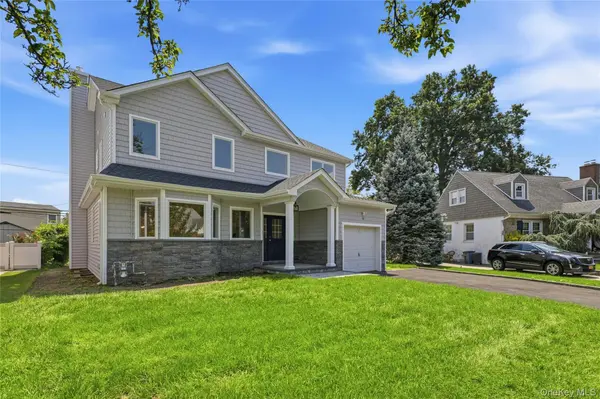 38 Surrey RD, New Hyde Park, NY 11040