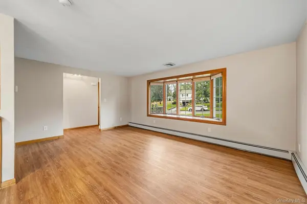 30 Lancer DR, Newburgh, NY 12550