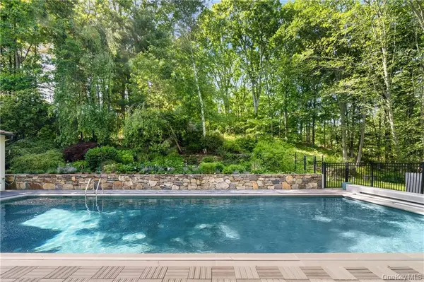 17 Fox Run RD, Pound Ridge, NY 10576