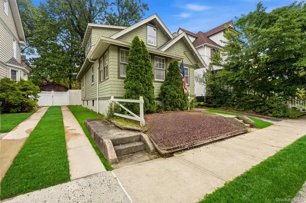 215 Demorest AVE, Staten Island, NY 10314