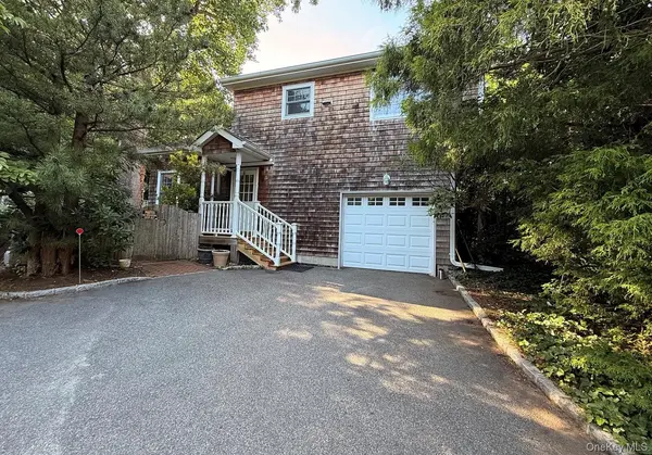 22 William Penn DR, Stony Brook, NY 11790