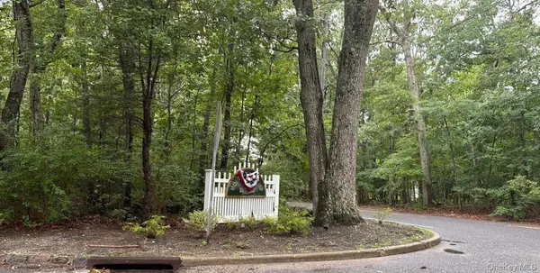 26 Bailey LN, Manorville, NY 11949