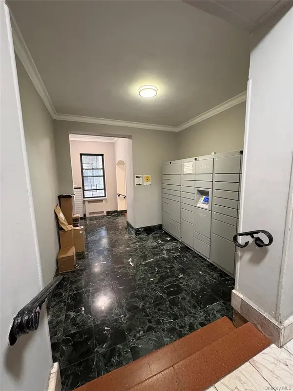 35-35 75th ST #105, Jackson Heights, NY 11372