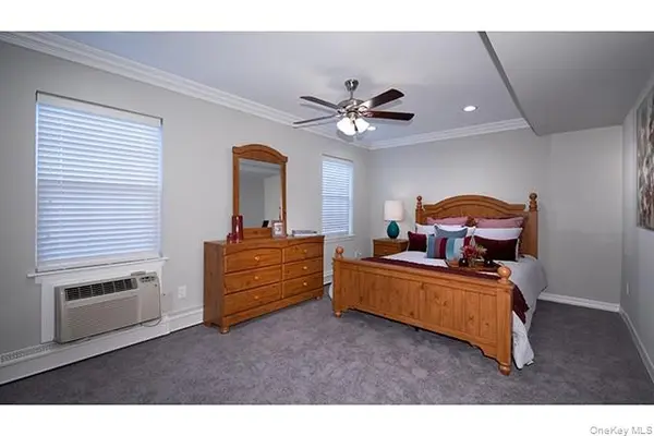 34 Longfellow AVE #3409, Levittown, NY 11756