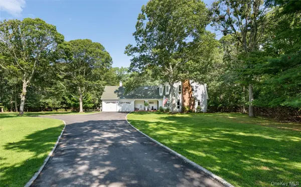 21 Bay AVE, Hampton Bays, NY 11946