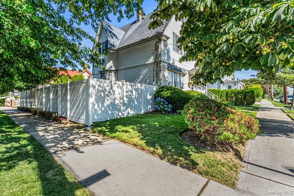 1003 149th ST, Whitestone, NY 11357