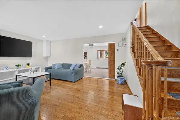 612 Marcellus RD, Williston Park, NY 11596
