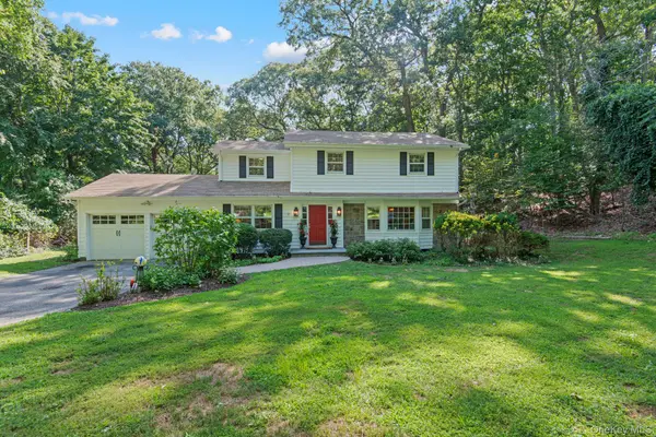 5 Harbor CT, Centerport, NY 11721
