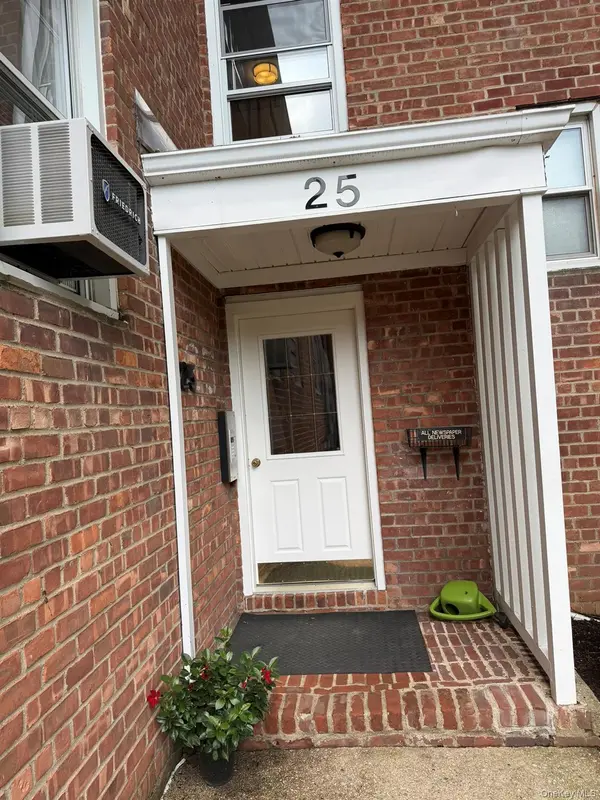 25 Edwards ST #2 E, Roslyn Heights, NY 11576