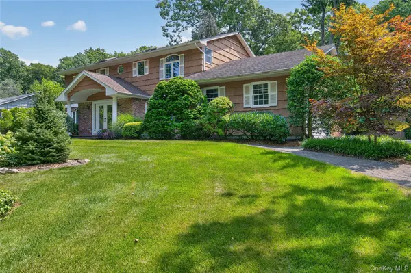 36 Arbor LN, Dix Hills, NY 11746