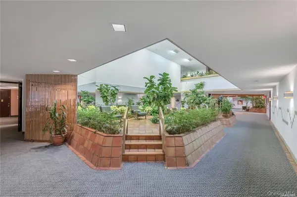 376 Central AVE #2N, Lawrence, NY 11559