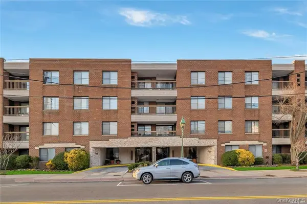 376 Central AVE #2N, Lawrence, NY 11559
