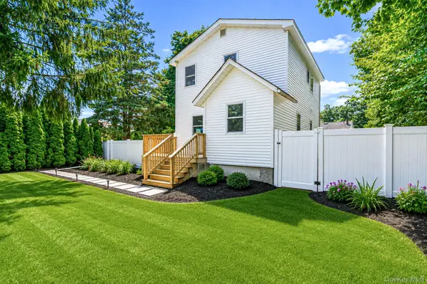 13 Graham PL, Nesconset, NY 11767