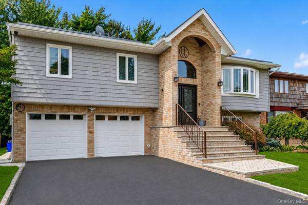 46 Valley LN, Valley Stream, NY 11581