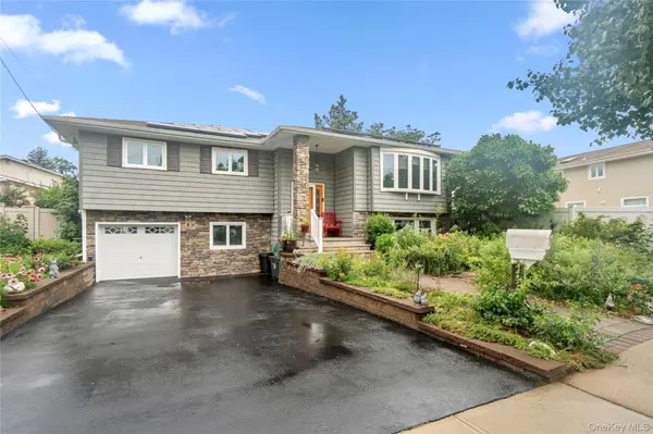 2440 Wallen LN, Bellmore, NY 11710