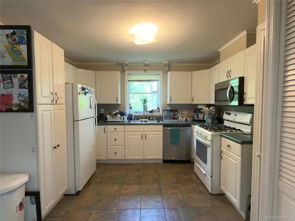 15 Forest DR, Hyde Park, NY 12538