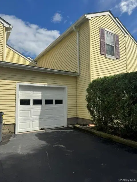 34 Candlestick CT, Warwick, NY 10990