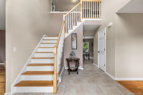 6 Apple LN, Highland, NY 12528