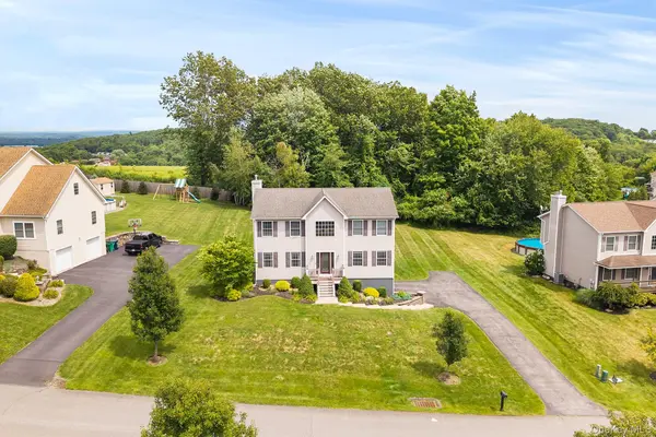 6 Apple LN, Highland, NY 12528