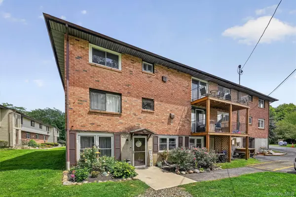 1006 Parr Meadow DR #10E, Newburgh, NY 12550