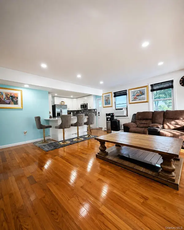 2 Lee CT, Merrick, NY 11566