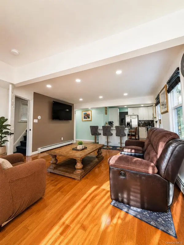 2 Lee CT, Merrick, NY 11566