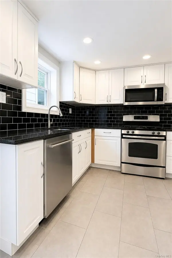 21-31 25th RD, Astoria, NY 11102