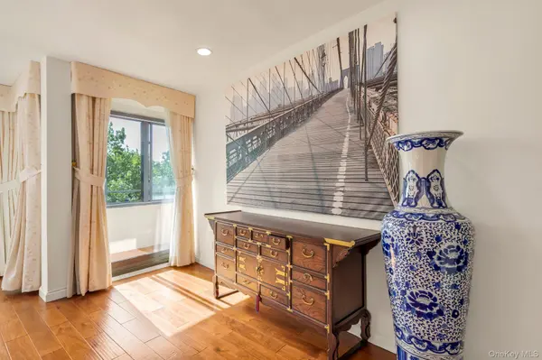 10-10 166 ST #6D, Beechhurst, NY 11357