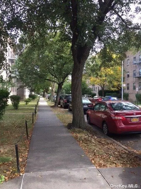 78-43 147 ST #2V, Kew Garden Hills, NY 11367