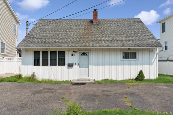 404 Front ST, Bellmore, NY 11710