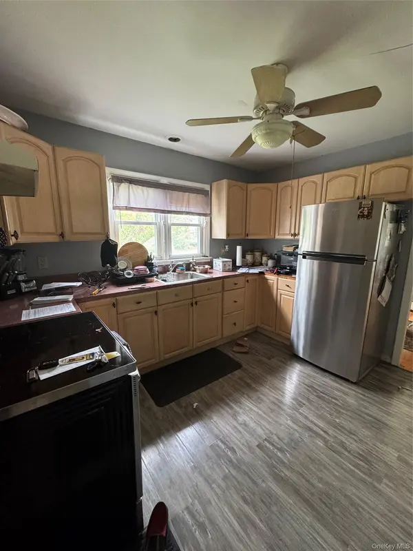 80 E Lakewood ST, Patchogue, NY 11772